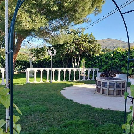 Casa Lachesi Caccamo ภายนอก รูปภาพ