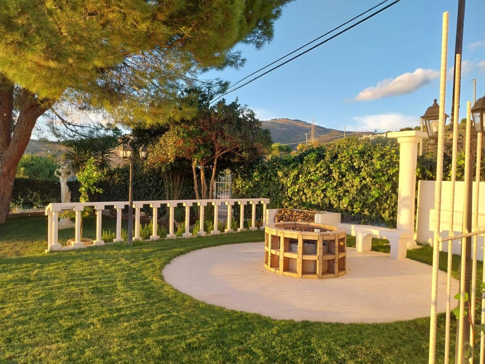 Casa Lachesi Caccamo ภายนอก รูปภาพ